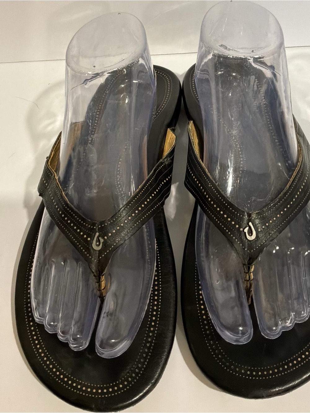 OLUKAI..leather sandals